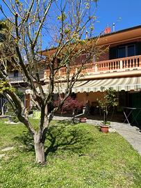 Casetta a moretta( brasse) su due piani