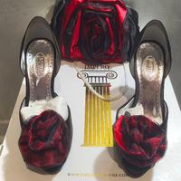 Scarpe eleganti da donna nere rosse con borsetta