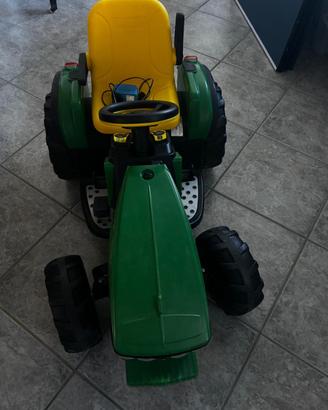 Trattorino elettrico giocattolo John Deere