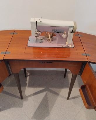 Singer Necchi mod 204 cucitrice mobile vintage