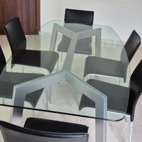 Tavolo in vetro e sedie