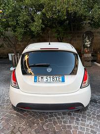 Lancia ypsilon 2012 1.2 gpl