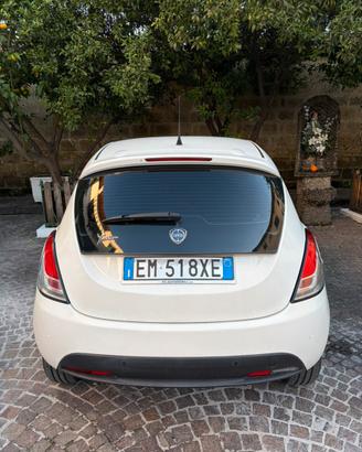 Lancia ypsilon 2012 1.2 gpl