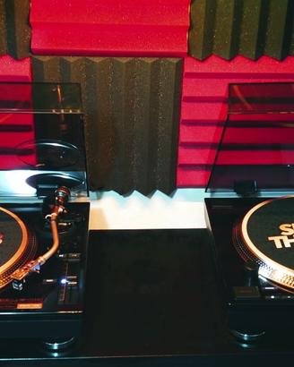 2 giradischi RELOOP RP7000MK2 Gold Limited Edition