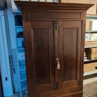 Armadio in legno massello  antico 