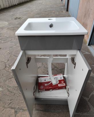 Mobiletto con lavello 
