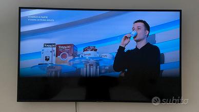 Samsung Smart TV 50" 4K UHD - modello UE50RU7090U
