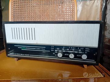 LA VOCE DELLA RADIO MODELLO NIBBIO A VALVOLE