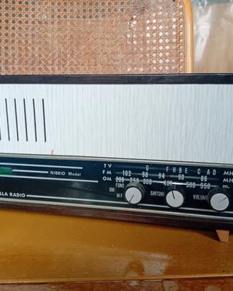 LA VOCE DELLA RADIO MODELLO NIBBIO A VALVOLE