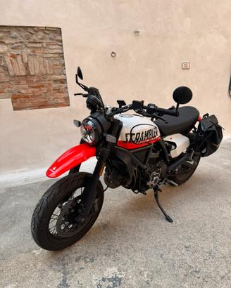 Ducati scrambler urban motard