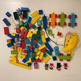 LEGO DUPLO circa 100 pezzi con argano e figurine