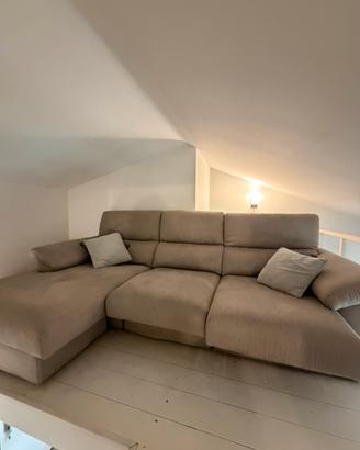 Divano Poltronesofà grande con penisola come nuovo