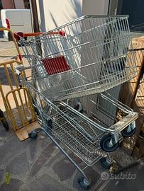 Coppia di carrelli da supermercato professionali