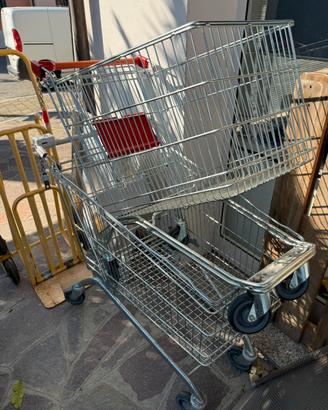 Coppia di carrelli da supermercato professionali