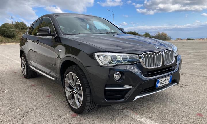 BMW X4 xDrive20d - allestimento xline