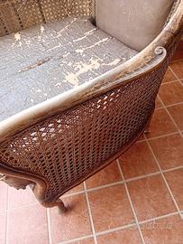 poltrona antica di legno e paglia di vienna