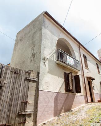 Osilo. Terratetto con riscaldamento