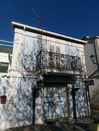 Locale commerciale adiacente viale