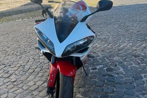 Yamaha r1