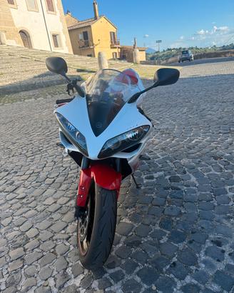 Yamaha r1
