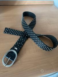 Cintura in pelle con borchie