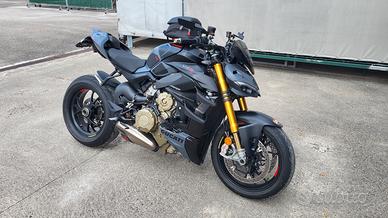 Ducati StreetFighter V4S <5000km full AKRA