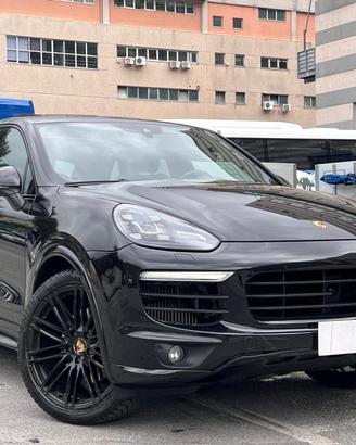 Porsche Cayenne 4.1 S Diesel V8 385CV Allestimento