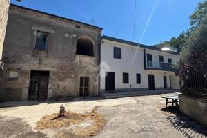CASA DI CORTE A BARONISSI