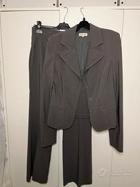 Completo grigio giacca e pantalone