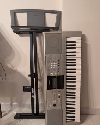 Tastiera Yamaha YPT-320 con supporto e leggio