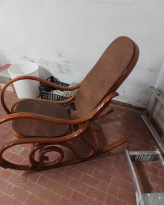 sedia a dondolo3 non ho più spazio per tenerla