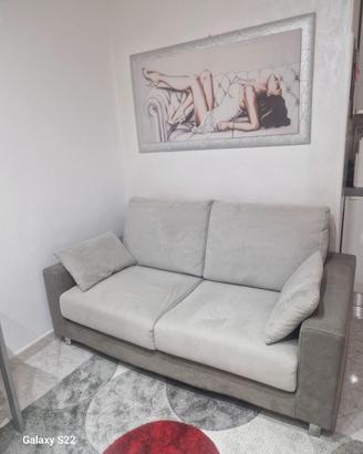 divano due posti grigio
