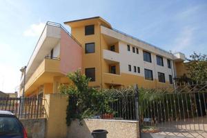 Immobile di 833 m² con più di 5 locali a Mondragon