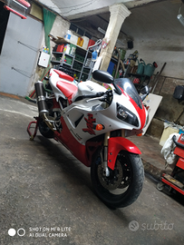 Yamaha R1 98 sella rossa