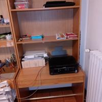 scrivania con libreria 