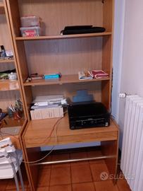 scrivania con libreria 