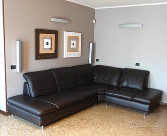 Divano in pelle di alto pregio color testa di moro