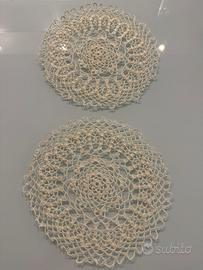 Centri ricamati a uncinetto