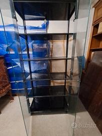 Vetrina illuminata in vetro e acciaio