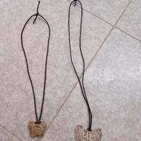 2 Collane in bigiotteria con cordino caucciù