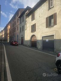 CANTU' affittiamo NEGOZIO/UFFICIO su strada di for