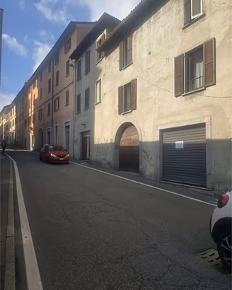 CANTU' affittiamo NEGOZIO/UFFICIO su strada di for