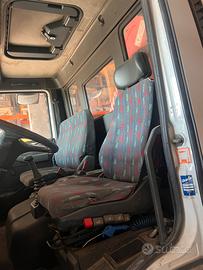 EUROCARGO IVECO con Gru