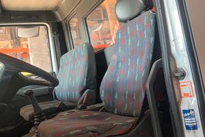 EUROCARGO IVECO con Gru