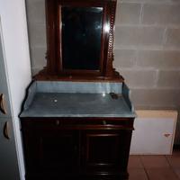 Mobile antico con specchiera