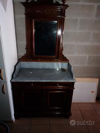 Mobile antico con specchiera