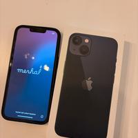Cellulare Iphone 13 con cuffie e caricabatteria