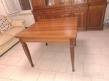 Tavolo apribile in legno