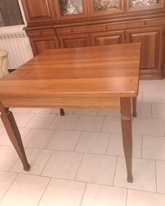 Tavolo apribile in legno