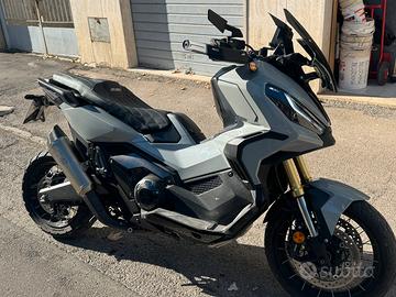 Honda x adv